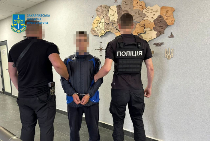 За клопотанням прокурора взято під варту підозрюваного у підпалі храму в селі Паладь-Комарівці
