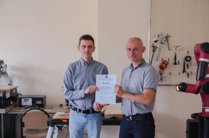 Компанія Jabil передала інноваційного робота-помічника Центру дитячої творчості на Закарпатті