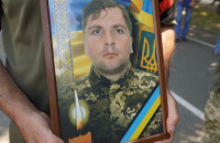 Рік вважався безвісти зниклим – в Ужгороді попрощалися із 47-річним солдатом Віталієм Лакатошем