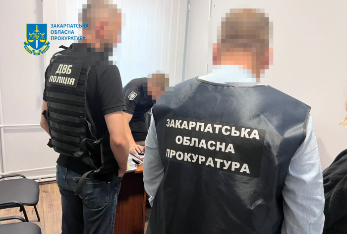 Майже мільйон переплачених бюджетних коштів під час закупівлі комутаторів — на Закарпатті викрили службовця ДСНС