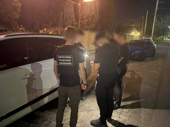 На Закарпатті прикордонники затримали переправника та чоловіка, якого той мав доставити до кордону зі Словаччиною

