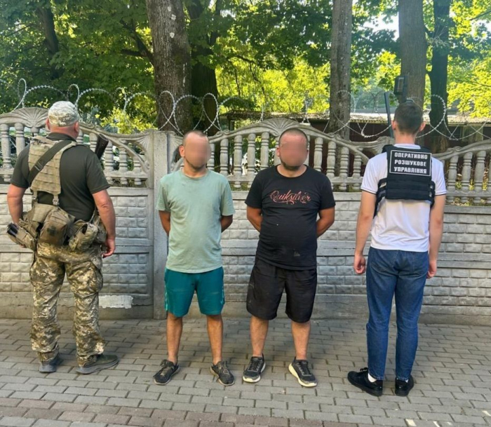 На самокатах до ЄС: прикордонники зупинили двох ужгородців за 300 метрів від Словаччини
