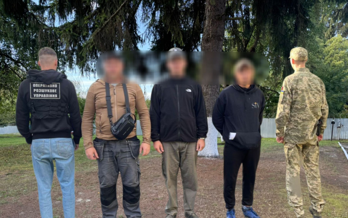 Поблизу кордону зі Словаччиною затримали трьох правопорушників