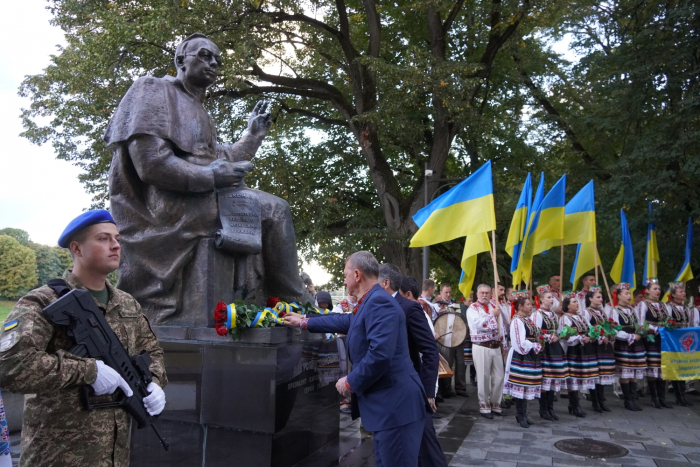До Дня Незалежності в Ужгороді вшанували Президента Карпатської України Августина Волошина
