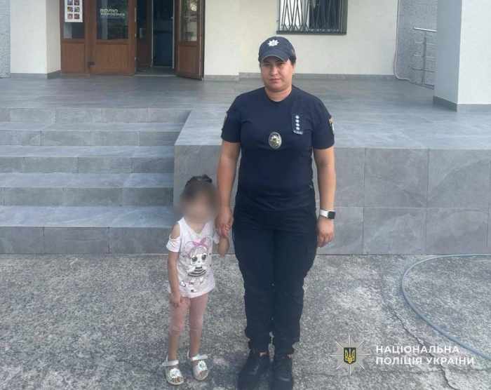 В Ужгороді поліція притягнула до відповідальності нетверезу матір 5-річної дівчинки, яка наодинці блукала містом