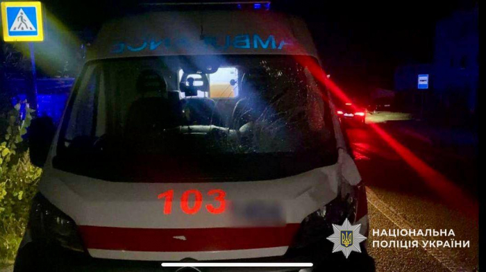 Поліцейські Закарпаття розслідують смертельну аварію за участі автомобіля «швидкої» на Тячівщині