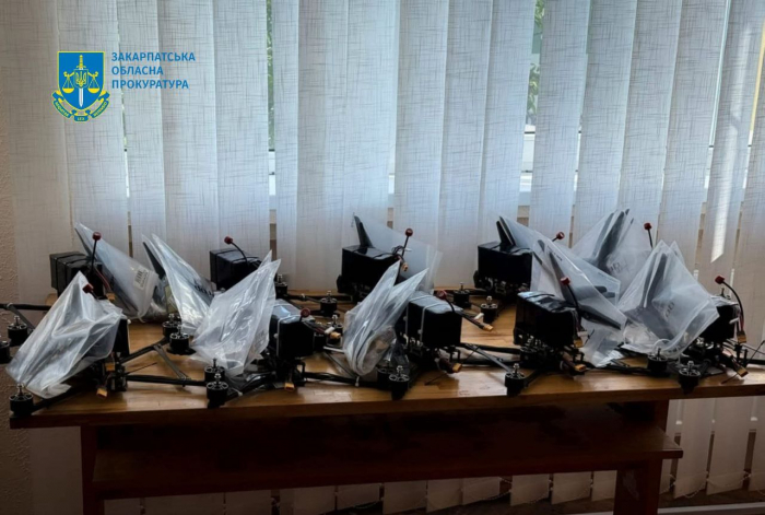 Прокурори Закарпаття передали партію дронів для військових 128-ї окремої гірсько-штурмової бригади

