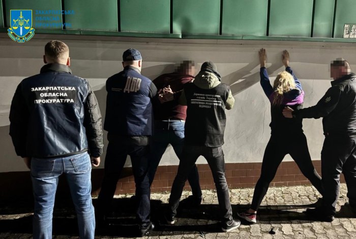 Перед судом постануть двоє інспекторів Закарпатської митниці, які за $8 000 планували незаконно переправити військовозобов’язаного до Угорщини
           

