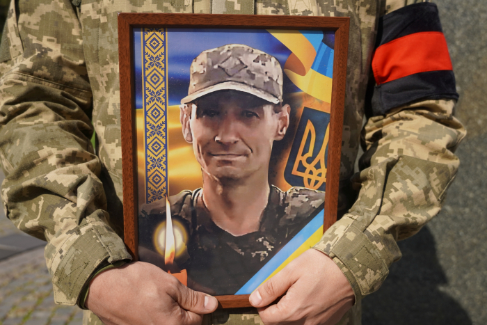 Зі ще одним військовим – 49-річним старшим солдатом Сергієм Златєвим –  сьогодні попрощалися в Ужгороді