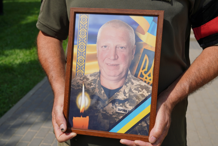 Ужгород сьогодні попрощався із солдатом Олександром Катринцем


