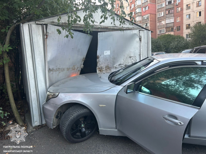 У Мукачеві водій BMW на підпитку влаштував аварію, тікаючи від поліції