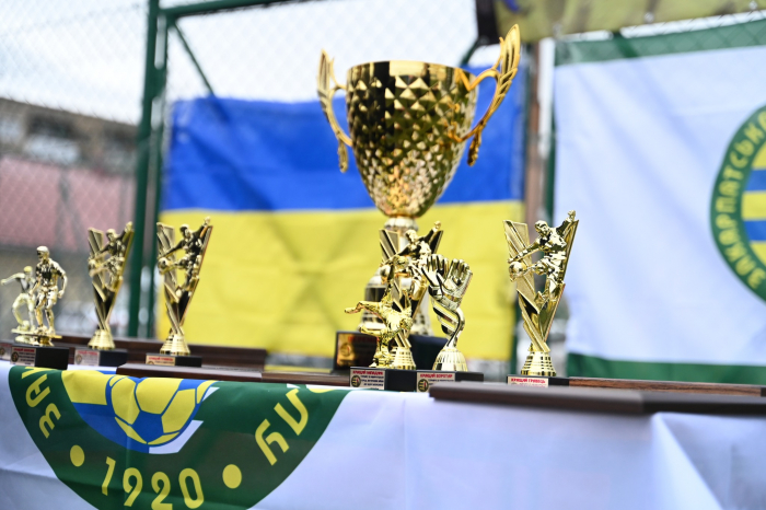 Напередодні Дня захисників і захисниць в Ужгороді провели турнір з мініфутболу серед ветеранів