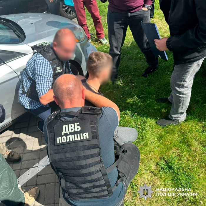 На Закарпатті викрили інструктора автошколи, який продавав "успішні іспити" з водіння