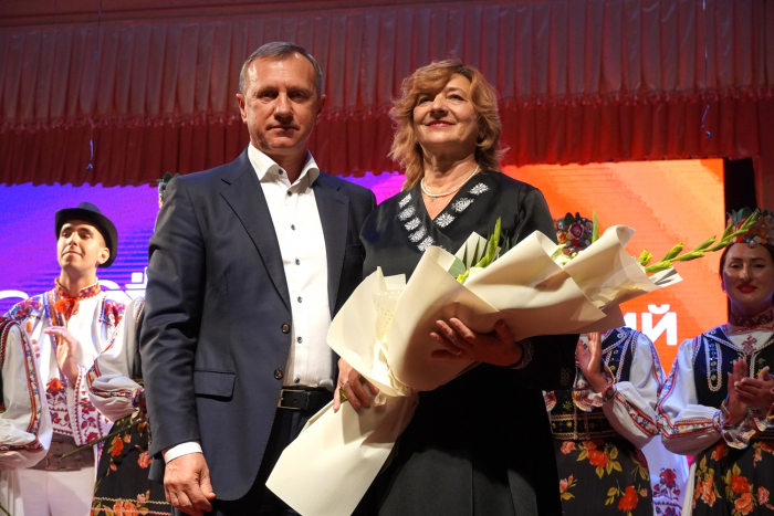 Символ Закарпаття, його унікальний голос і душа - Богдан Андріїв привітав Закарпатський народний хор із ювілеєм