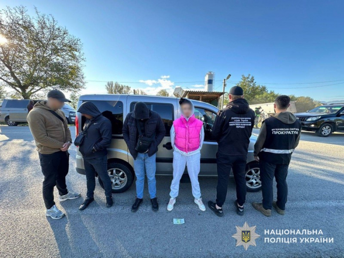 За кордон через Тису: мукачівська поліція затримала переправницю військовозобов’язаних