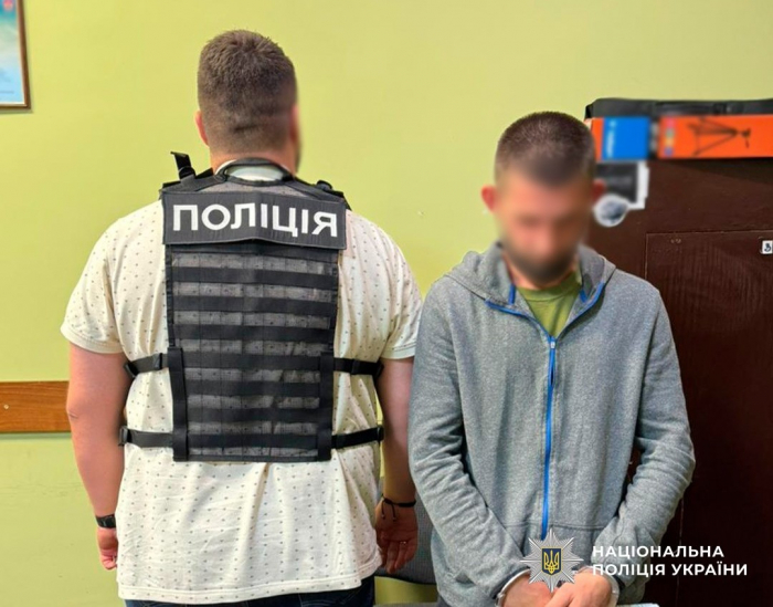 На Закарпатті правоохоронці затримали військового ТЦК, який заробляв на чоловіках призовного віку