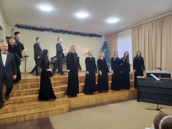 Хор "Кантус" дав в Ужгороді два святкові концерти для дітей та батьків