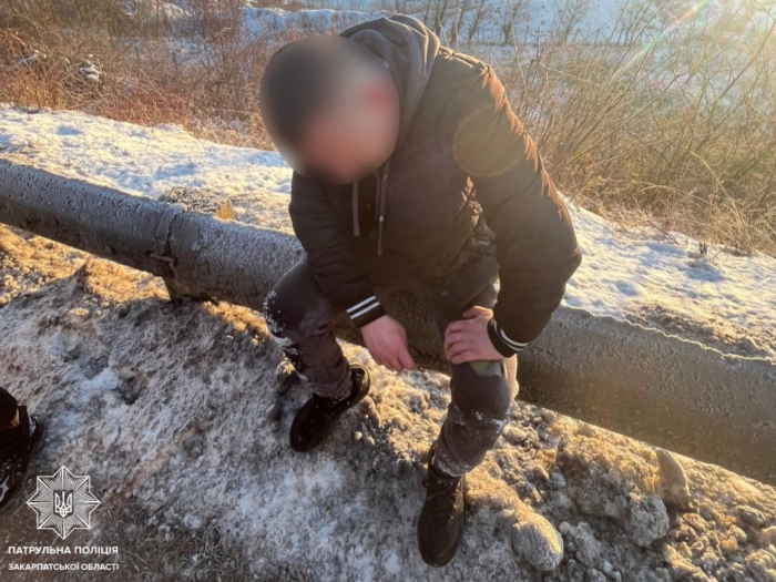 В Ужгороді водій без прав і з ознаками сп’яніння намагався втекти від поліції