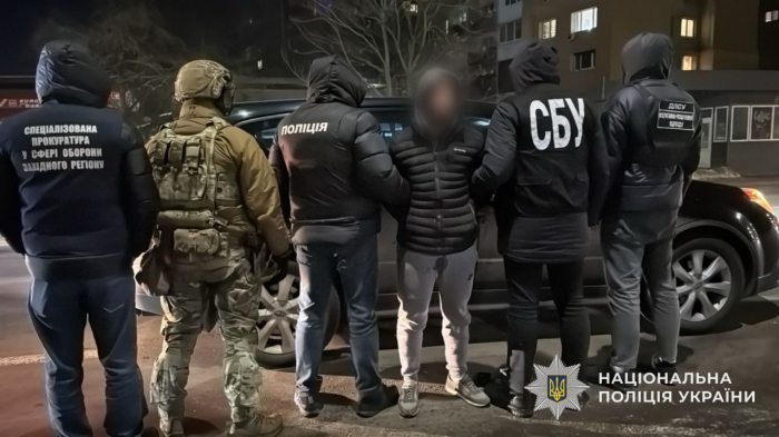 На Закарпатті поліція заблокувала три канали збуту бойової зброї в регіоні: підозрюваних затримано