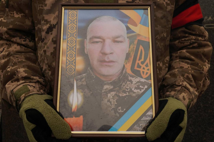 В Ужгород повернувся ще один Герой на щиті – сьогодні попрощалися із полеглим 46-річним захисником Андрієм Доглушевим