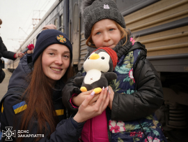 На Закарпаття евакуаційним потягом прибули восьмеро людей із Запорізької області
