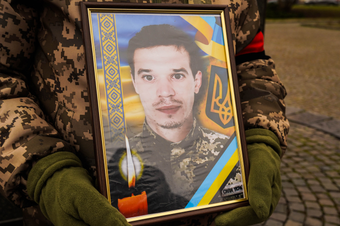 В Ужгороді сьогодні попрощалися із 28-річним старшим солдатом Сергієм Жганичем