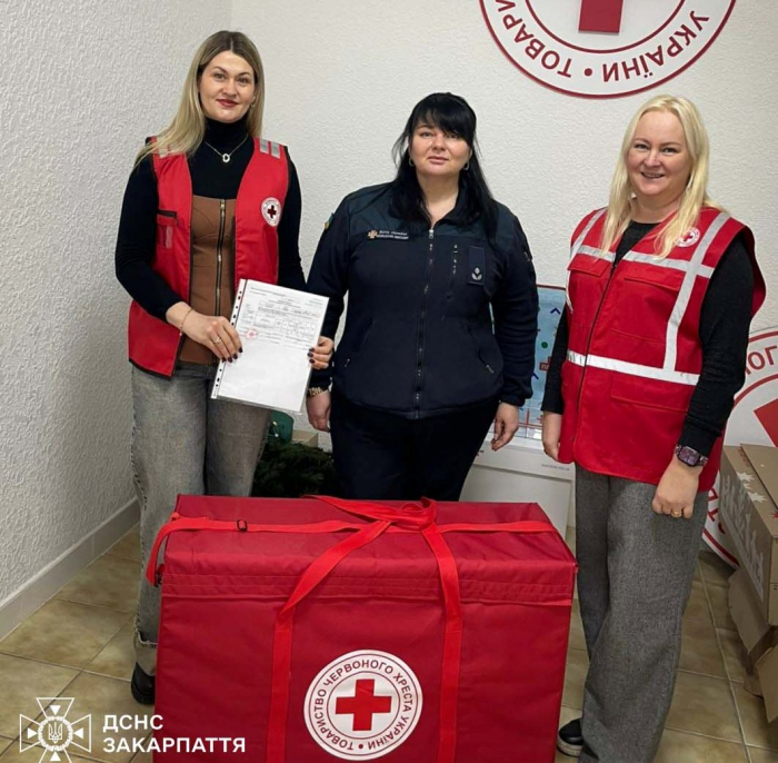 Рятувальники та представники Червоного Хреста працюють разом над підвищенням обізнаності населення щодо мінної безпеки
