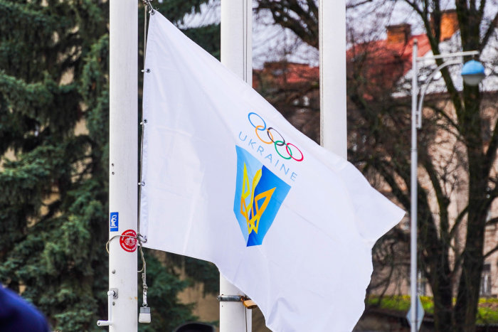 Олімпійський прапор підняли в Ужгороді з нагоди відкриття Зимових Олімпійських ігор-2026 в Італії.

