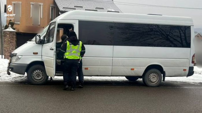 Перевозили пасажирів без ліцензій: на Закарпатті викрили нелегальних перевізників