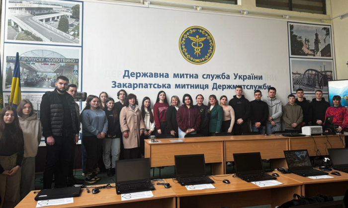 Студентам Ужгородського торговельно-економічного фахового коледжу провели екскурсію Закарпатською митницею