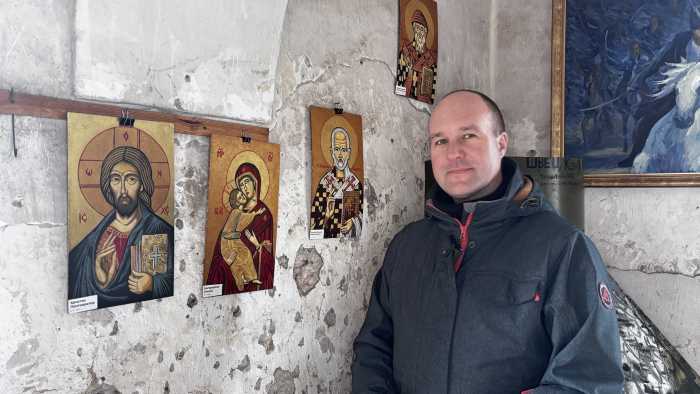 "Слідами легенд": у замку Сент-Міклош відбулася виставка картин поліцейського Романа Хмеляра