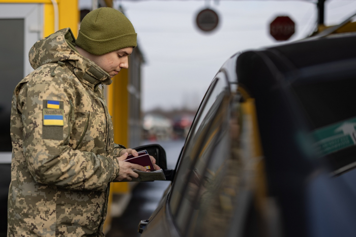 На кордоні з Угорщиною прикордонники виявили серію підроблених «Зелених карт»

