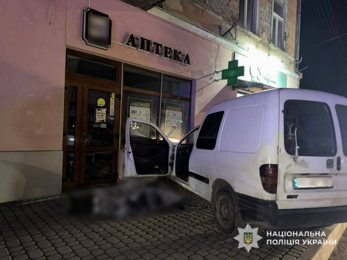 Поліція розслідує обставини смерті чоловіка в Ужгороді, який помер за кермом автомобіля