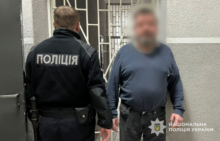 Під час сварки поранив сина ножем: на Мукачівщині поліція затримала підозрюваного

