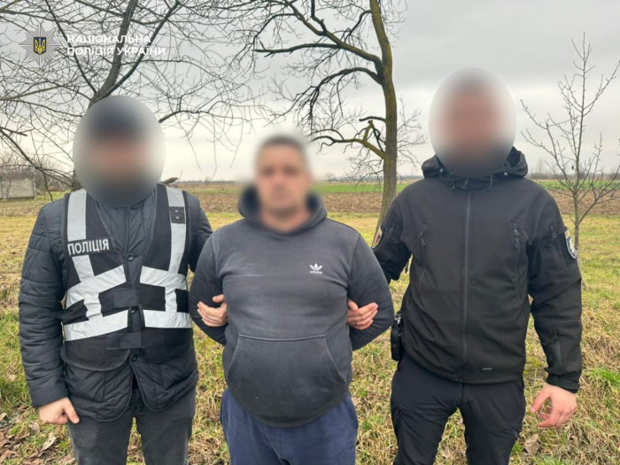 Поліція затримала зловмисника, який кинув бойову гранату в будинок правоохоронця у Виноградові

