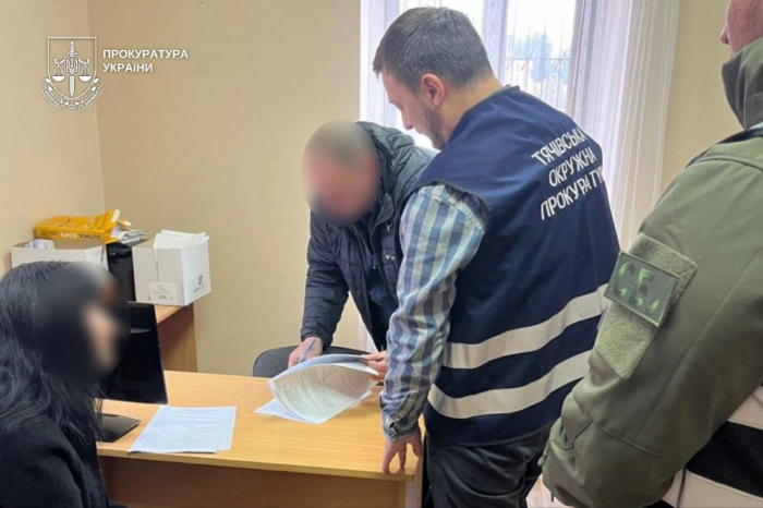 На Тячівщині викрито керівництво місцевого ліцею, які фіктивно працевлаштували вчителів задля оформлення їм «броней»