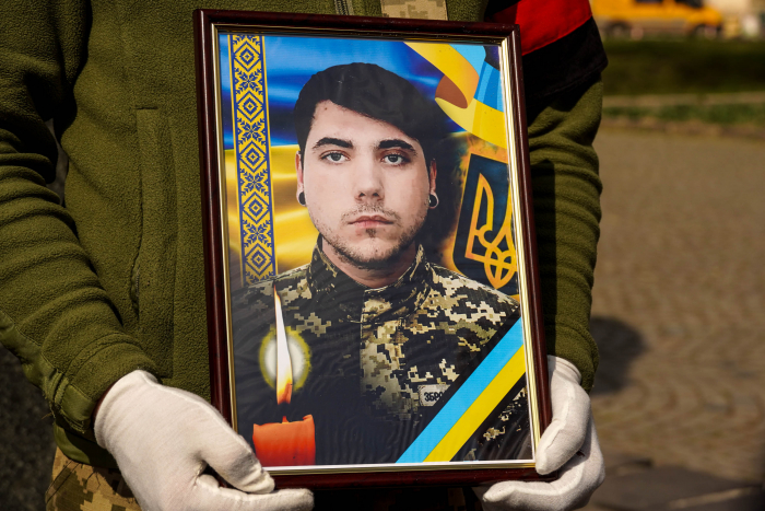 Ужгород сьогодні попрощався із 29-річним захисником Сергієм Козаченком