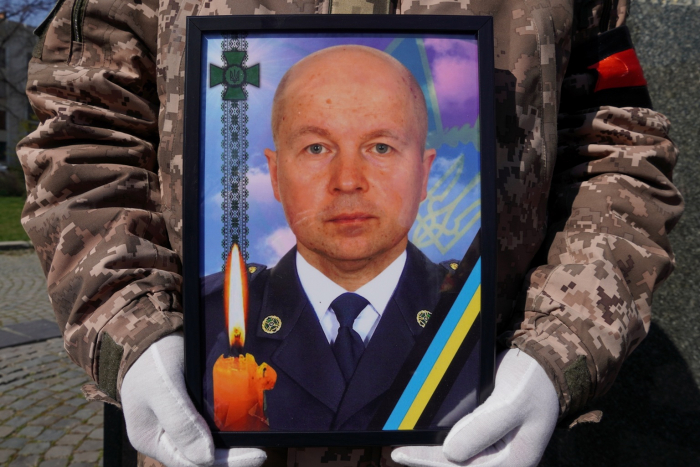 В Ужгороді сьогодні попрощалися із 48-річним сержантом Василем Голінкою
