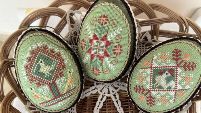 Гроші з продажу – для ЗСУ: в Ужгороді проводять благодійну виставку-ярмарок "Світ писанки"