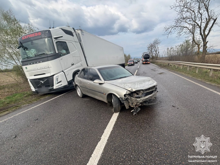 Поїздка на 59 тисяч гривень: під Ужгородом водій без прав і напідпитку влаштував ДТП