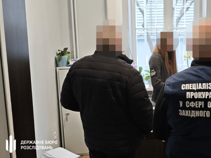 Майже 900 тис. грн переплати за пальне: на Закарпатті ДБР викрило підполковника ТЦК