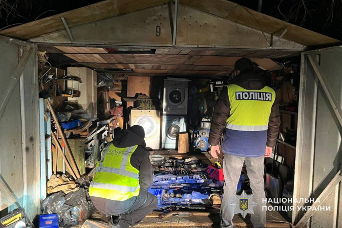 Спецоперація поліції: у Мукачеві правоохоронці вилучили арсенал вогнепальної зброї та боєприпасів