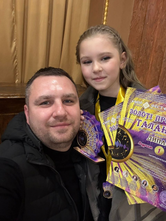 Дорога суміжних надій: історія доньки і ветерана, які підтримують військових словом і піснею

