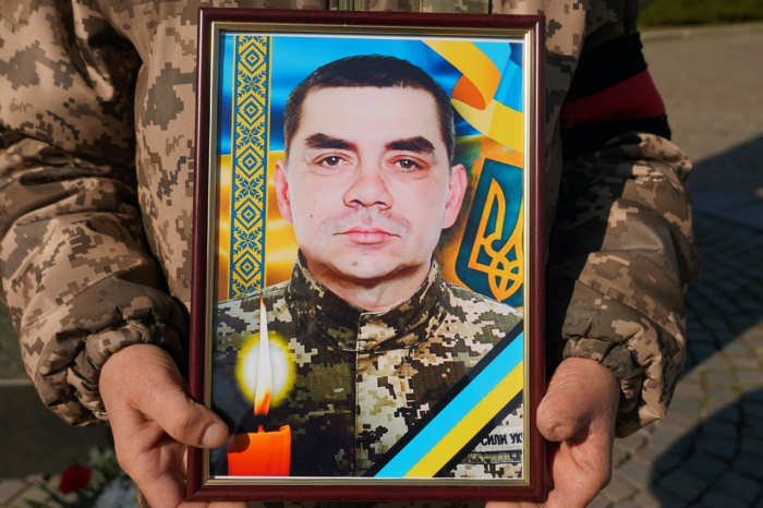 Ужгород знову в жалобі: в останню земну дорогу провели 54-річного захисника Бориса Тараненка

