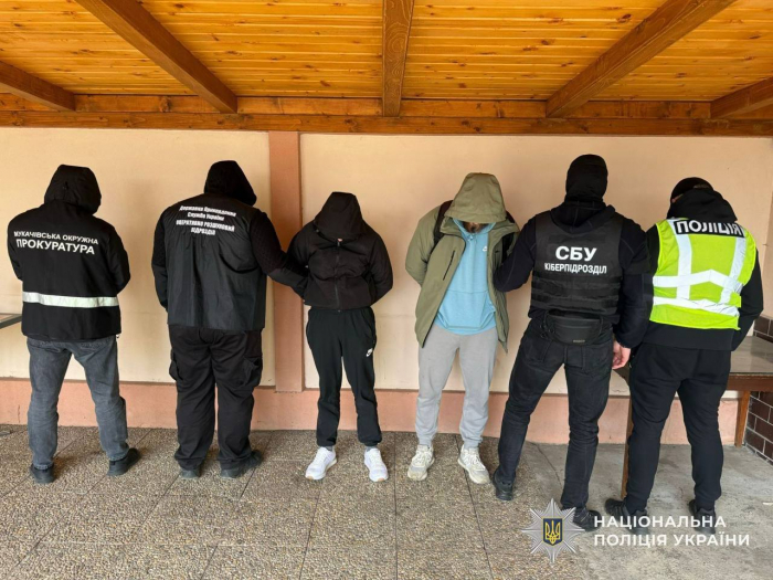 За 7000$ до Румунії: поліція Мукачева затримала підозрюваного у переправленні чоловіків через кордон

