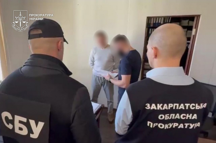 120 тисяч гривень «відкату» під час реконструкції привокзальної площі у Мукачеві: прокуратура повідомила про підозру посадовцю міськради