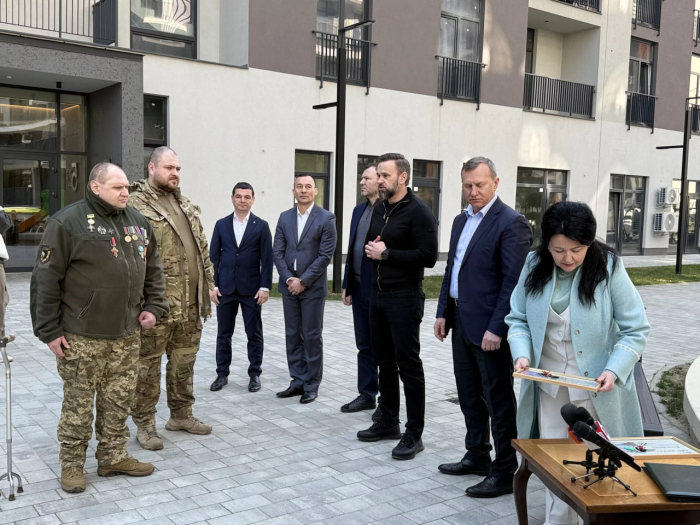 В Ужгороді сьогодні двом ветеранам передали безкоштовні квартири