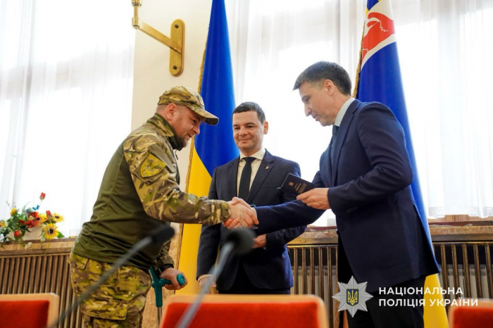Бійця стрілецького батальйону поліції відзначили нагородою «Честь і доблесть Закарпаття»

