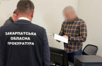 На Закарпатті судитимуть реєстратора, який за фальшивими документами «переписав» землю померлої жінки 

