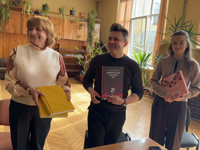 «80 років незламного голосу, танцю та культурної місії»: ювілей Закарпатського народного хору очима фотомайстрів